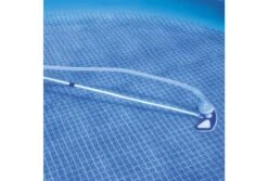 Bestway Flowclear Schoonmaakset Deluxe -Intex Zwembaden Winkel bestway flowclear schoonmaakset deluxe in gebruik