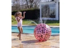 Swim Essentials Opblaasbare Bal Sproeier | Panterprint 6 Swim Essentials Opblaasbare Bal Sproeier | Panterprint -Intex Zwembaden Winkel swim essentials opblaasbare bal sproeier panterprint in gebruik 1