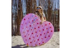 Swim Essentials Roze Hart Met Glitters Luchtbed | 150 Cm 7 Swim Essentials Roze Hart Met Glitters Luchtbed | 150 Cm -Intex Zwembaden Winkel swim essentials roze hart met glitters luchtbed 150 cm op het strand