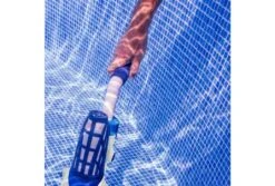 GRE Gré Electric Vac Plus Zwembadstofzuiger -Intex Zwembaden Winkel vcb50 in gebruik 2